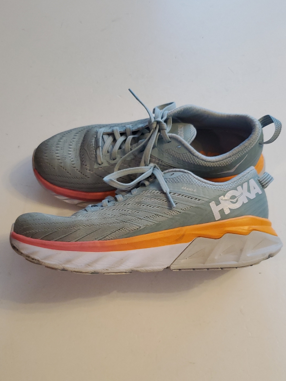 Hoka  ONE ONE Arahi women's size 8.5 blue orange and pink